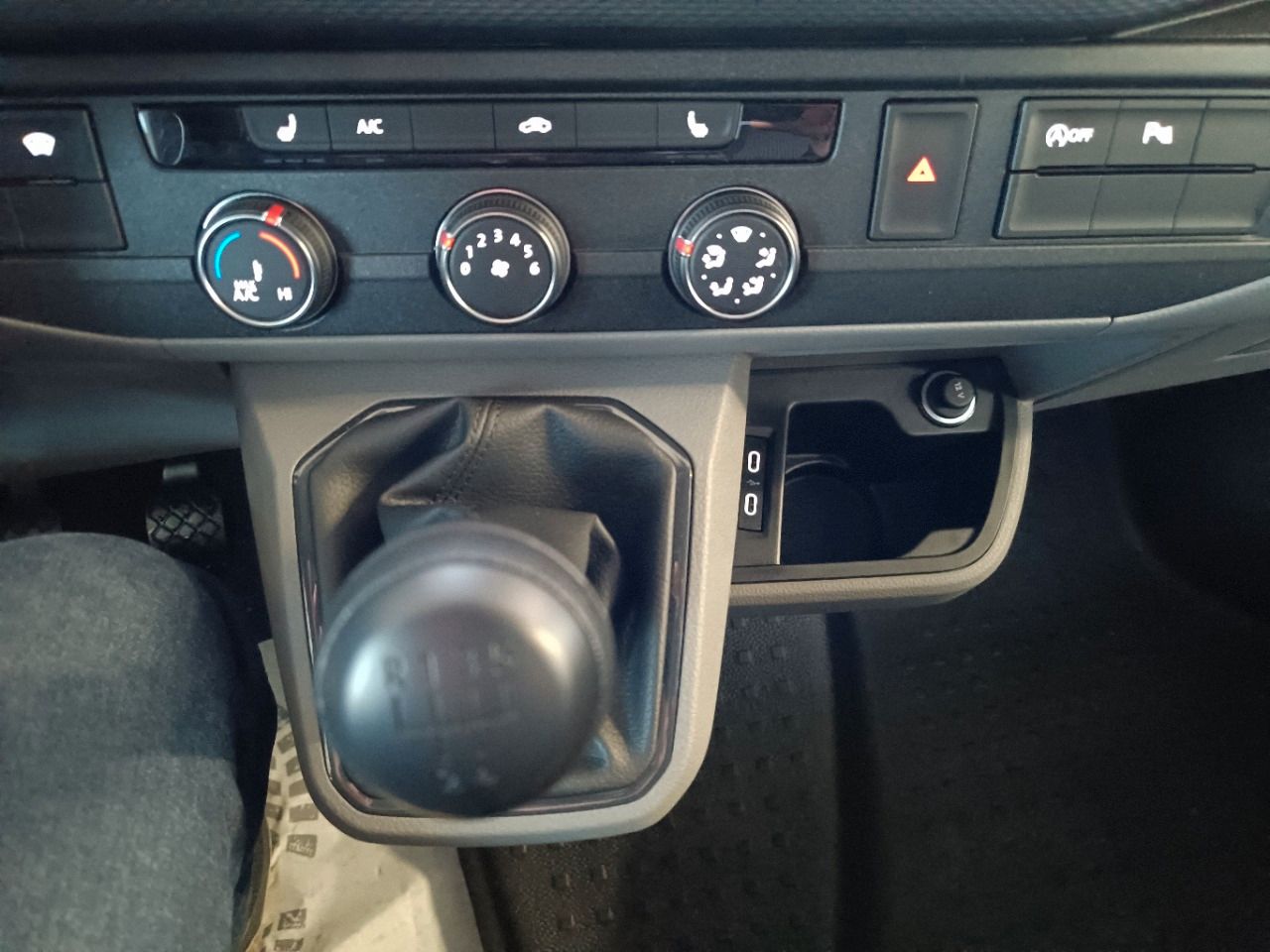 Fahrzeug autohaus mense Fahrzeugabbildung Volkswagen Transporter T6.1 Kasten 2.0 TDI 81 kW |AHK|SHZG