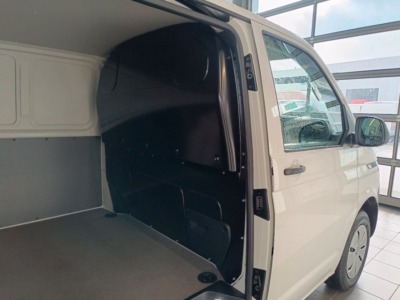 Fahrzeugabbildung Volkswagen Transporter T6.1 Kasten 2.0 TDI 81 kW AHK RFK