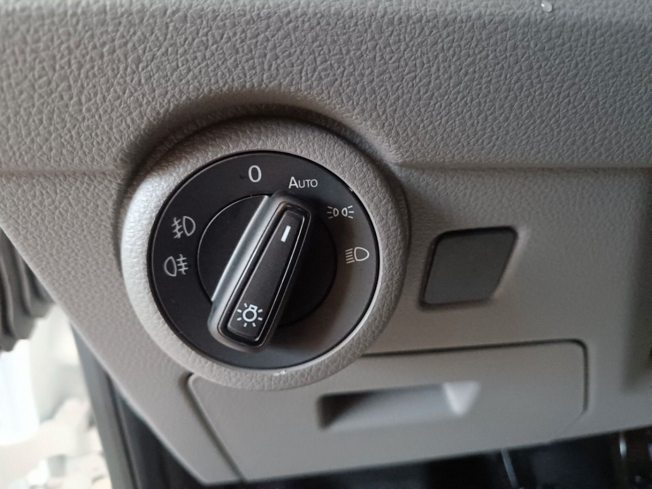 Fahrzeug autohaus mense Fahrzeugabbildung Volkswagen Transporter T6.1 Kasten 2.0 TDI 81 kW |AHK|SHZG