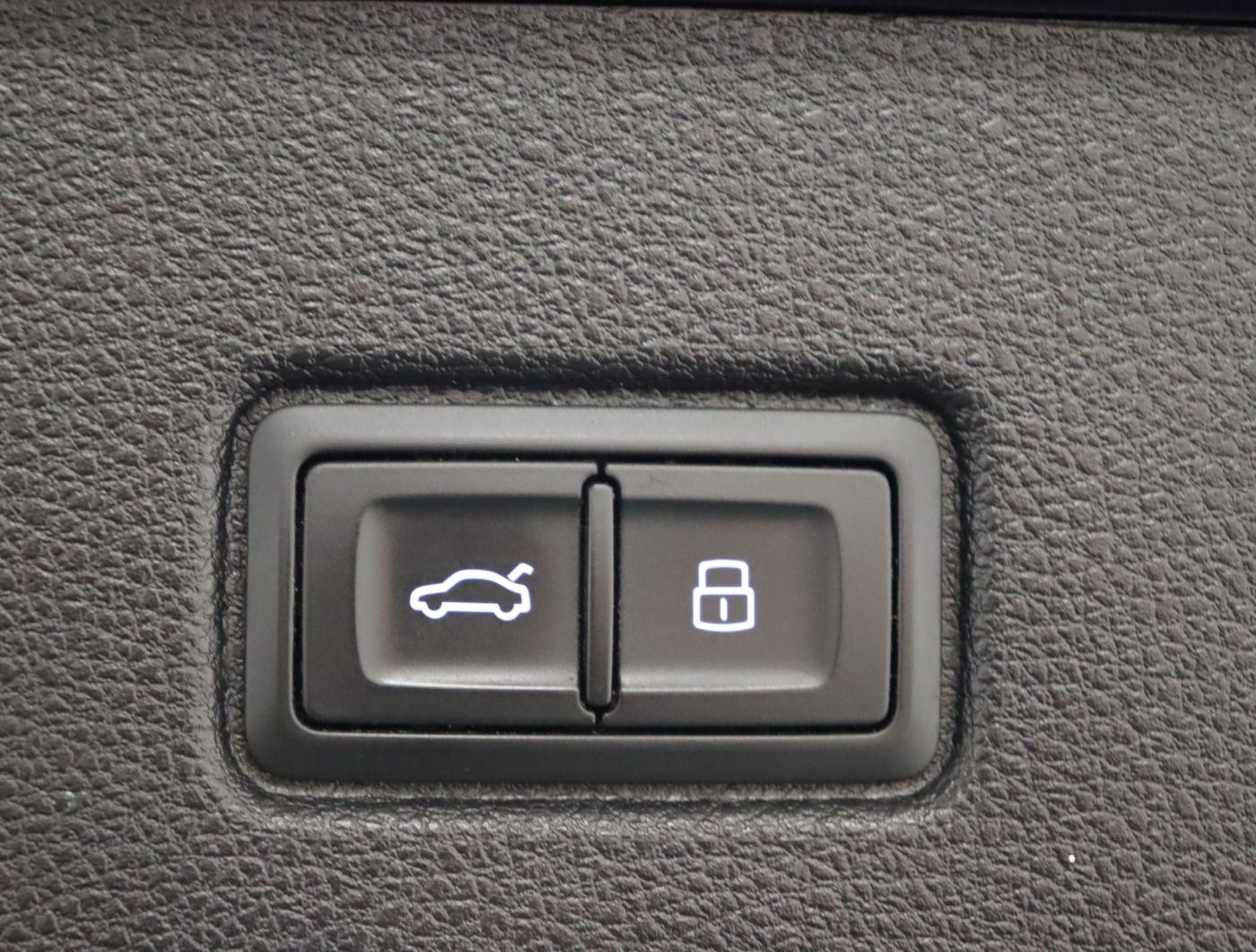 Fahrzeugabbildung Audi SQ7 TDI quattro tiptronic AHK Luft Pano Matrix