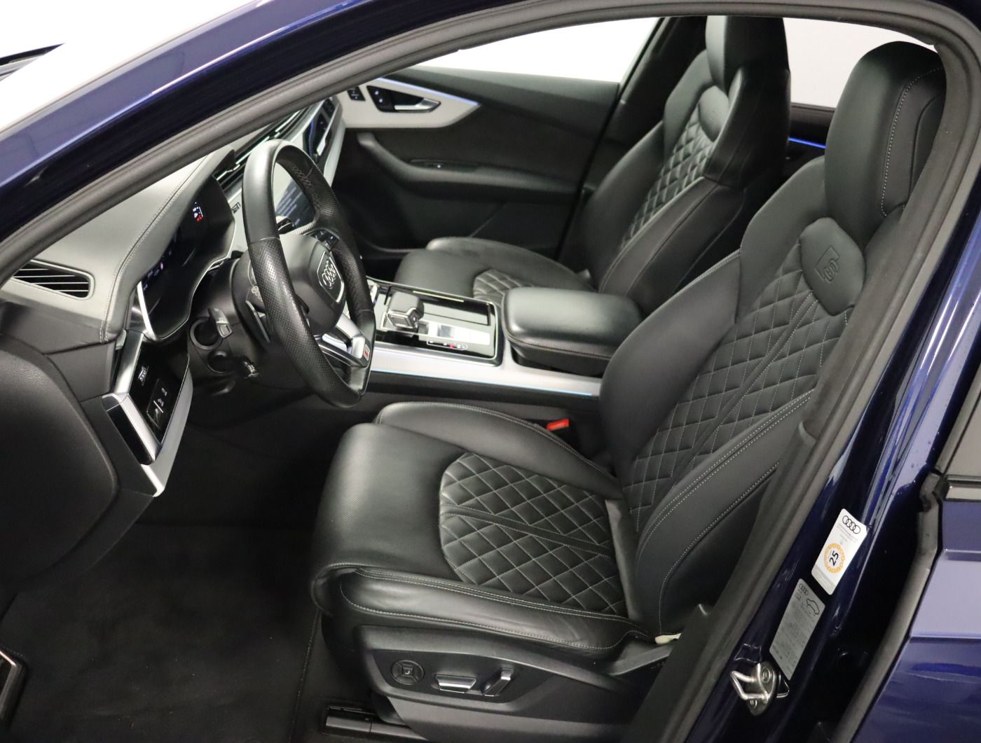 Fahrzeugabbildung Audi SQ7 TDI quattro tiptronic AHK Luft Pano Matrix