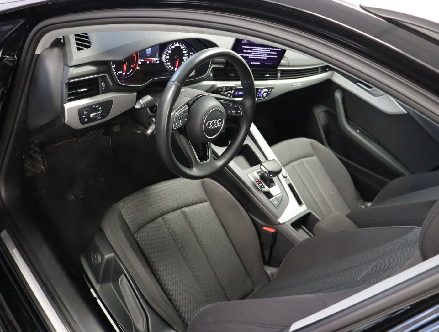 Fahrzeugabbildung Audi A4 Avant 40 TDI quattro S tronic Advanced Optik