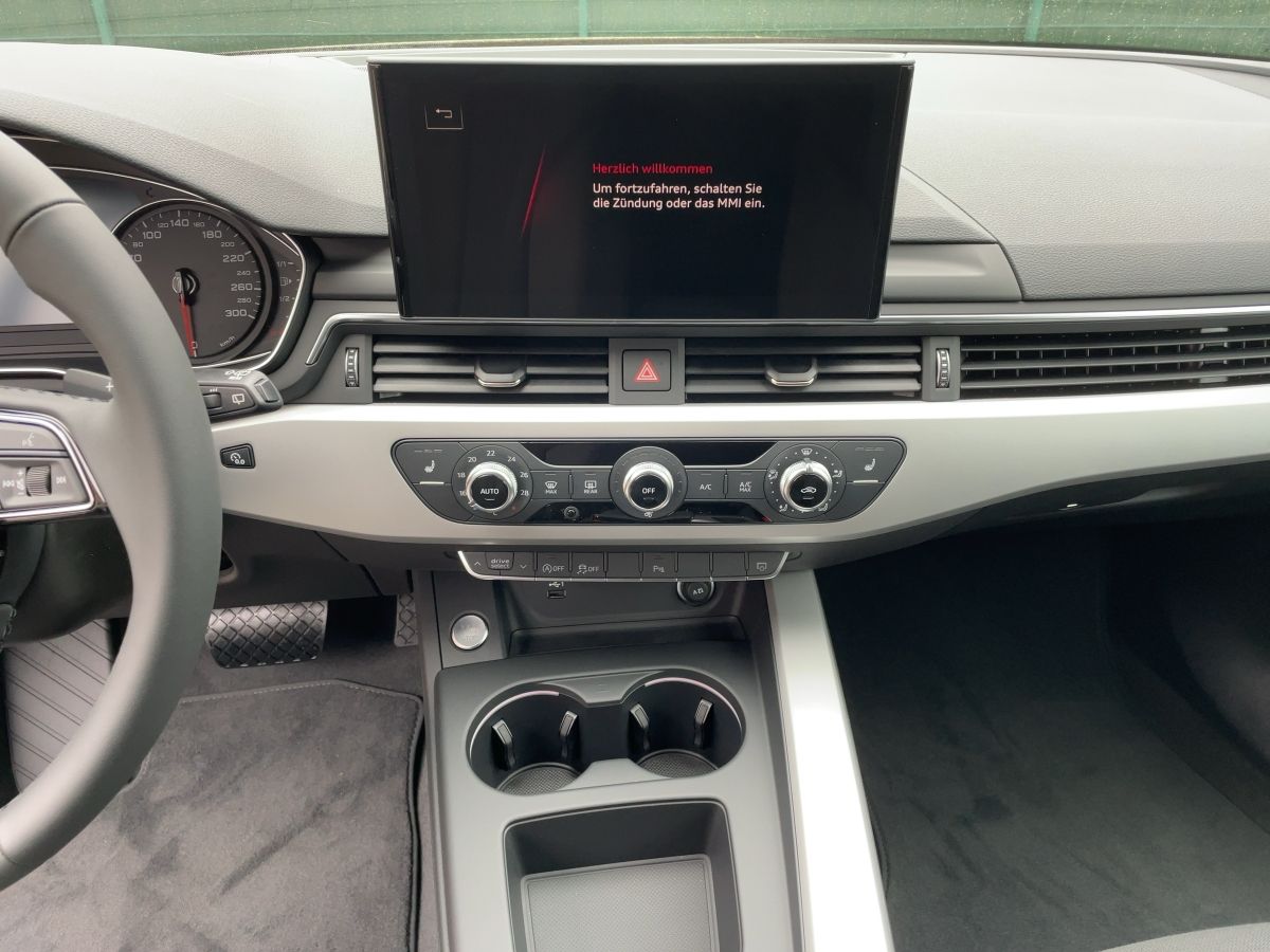Fahrzeugabbildung Audi A4 Avant 35 TDI S line AHK DynLicht LM