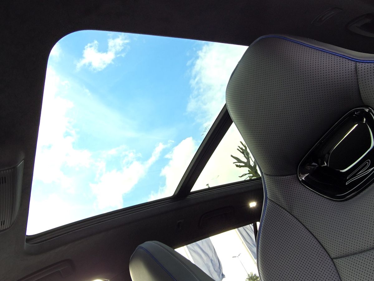 Fahrzeugabbildung Volkswagen Passat TDI R-Line &apos;&apos;Signature&apos;&apos; AHK Pano Navi