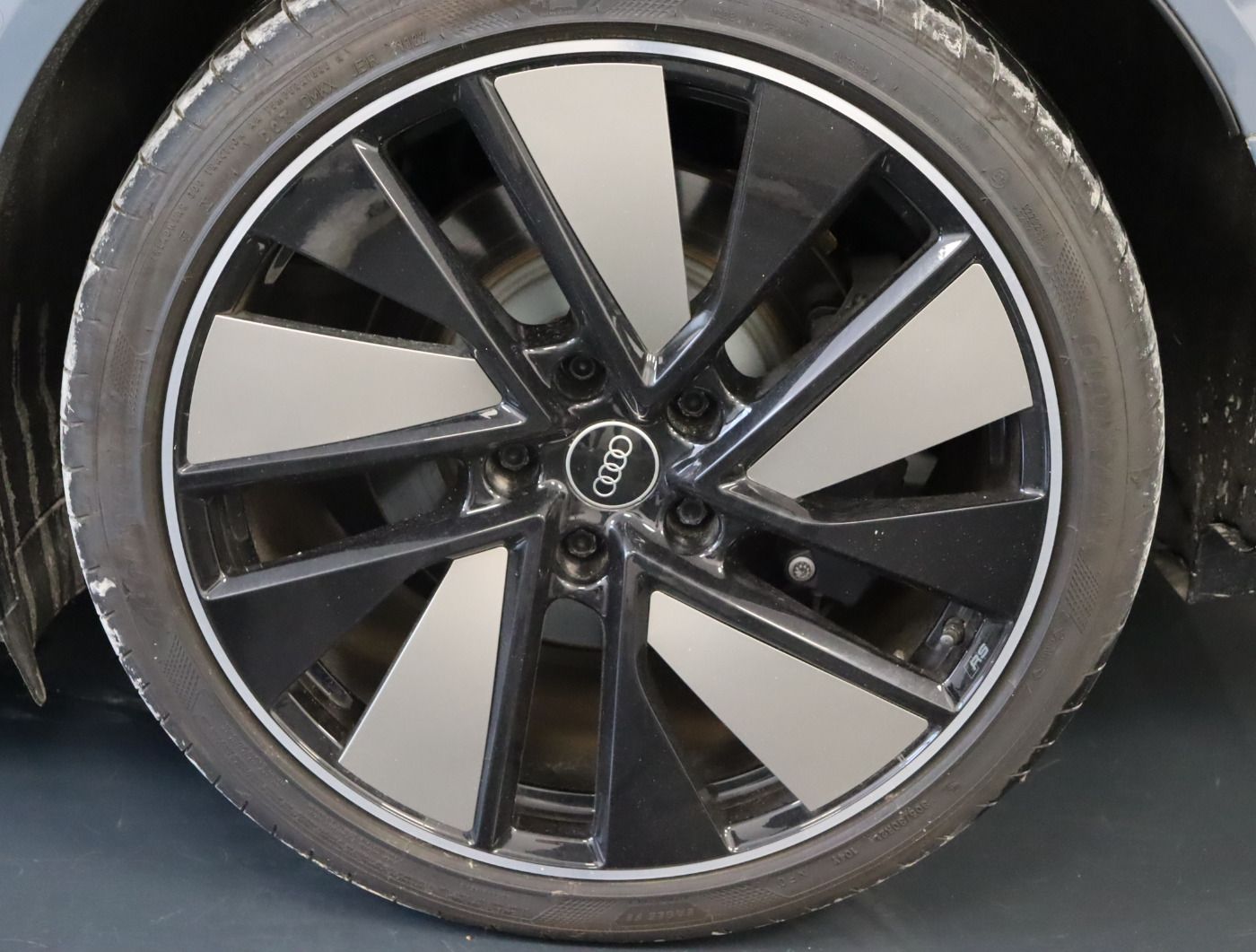 Fahrzeugabbildung Audi e-tron GT quattro Luft Pano Matrix