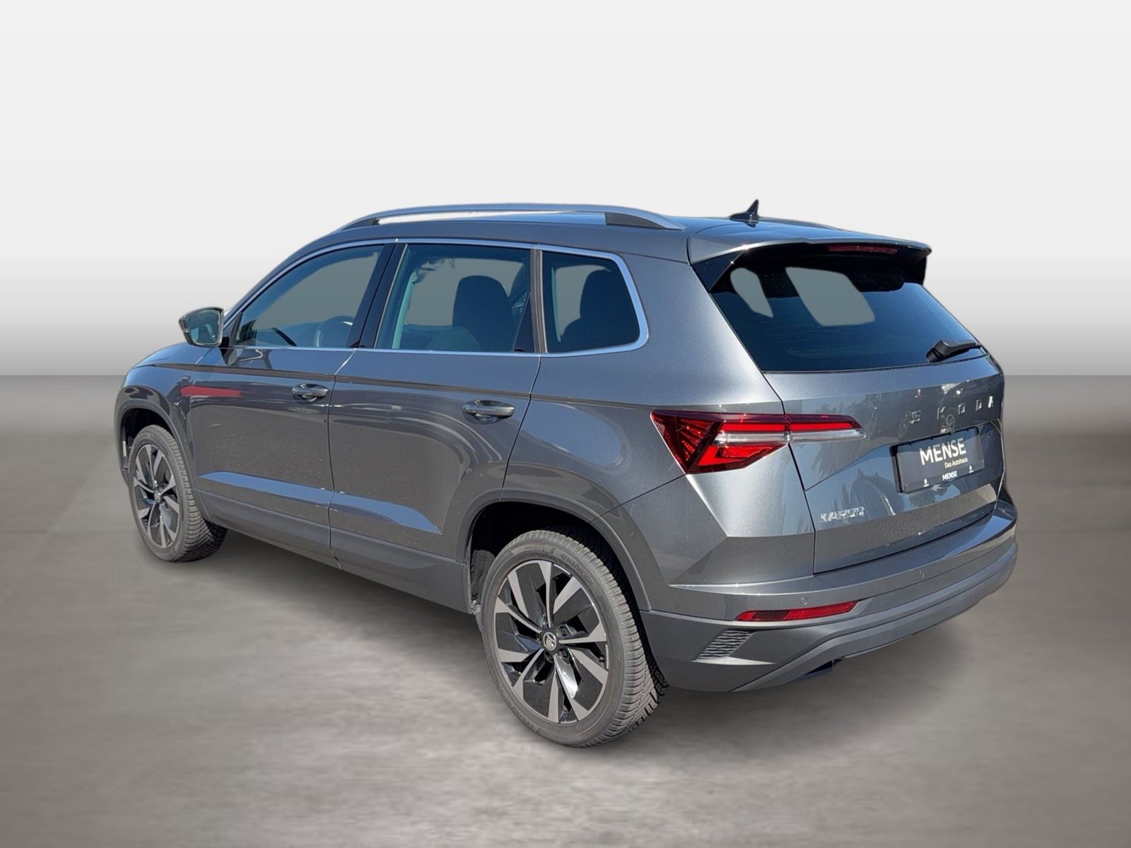 Fahrzeug autohaus mense Fahrzeugabbildung SKODA Karoq Selection 1.5l TSI 110kW 7-Gang-DSG AHK AC - mit KI generiert/bearbeitet
