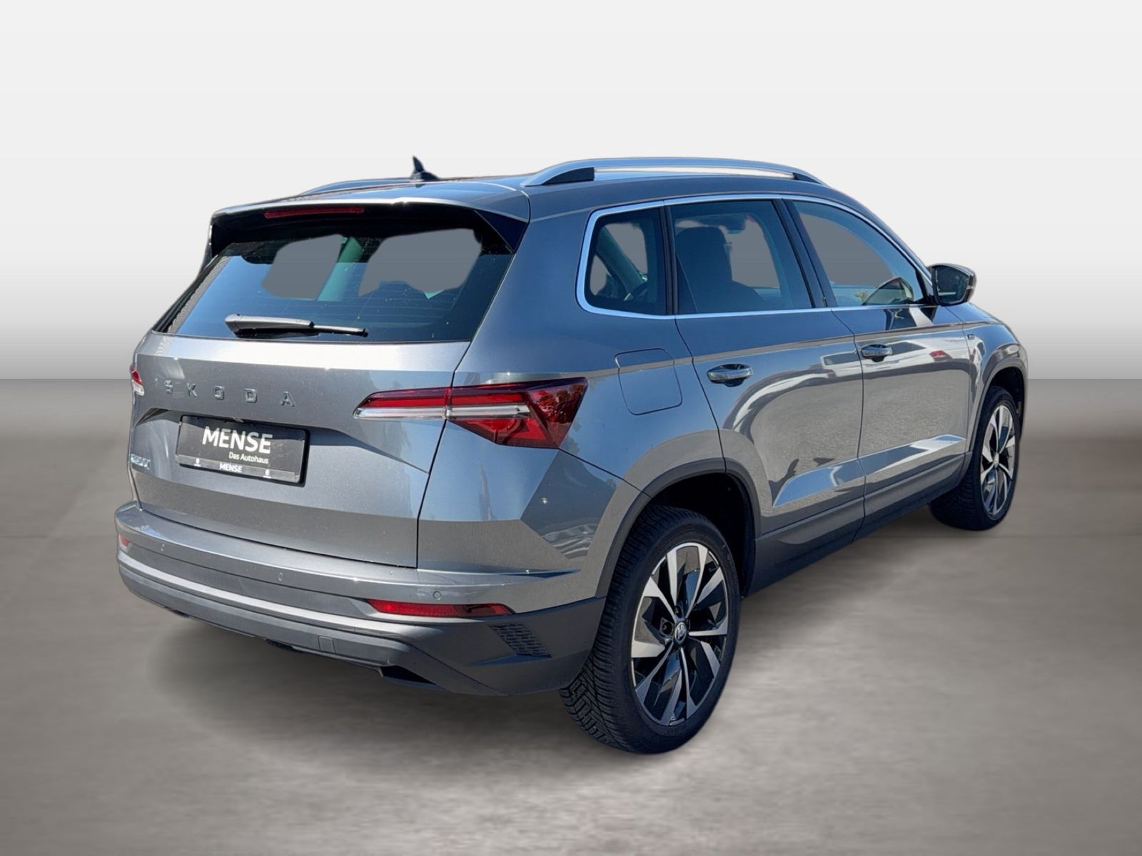 Fahrzeug autohaus mense Fahrzeugabbildung SKODA Karoq Selection 1.5l TSI 110kW 7-Gang-DSG AHK AC - mit KI generiert/bearbeitet