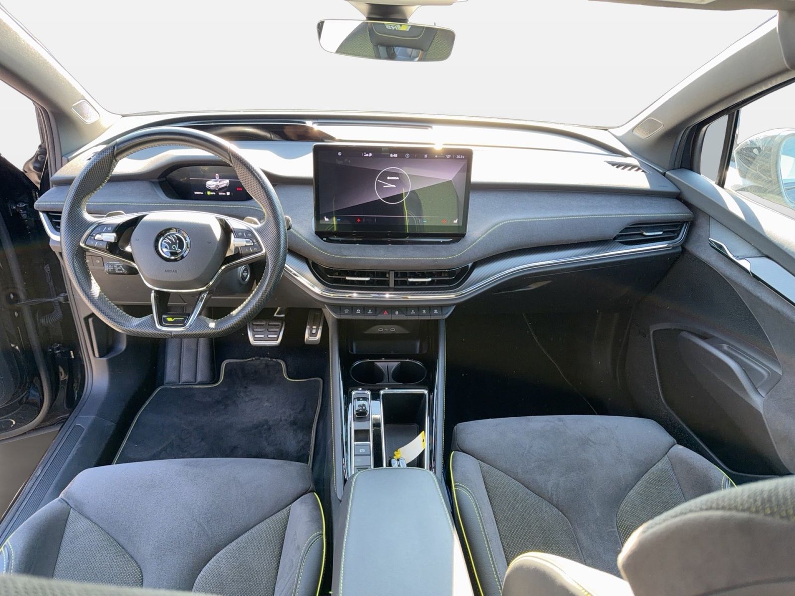 Fahrzeugabbildung SKODA Enyaq Coupé RS 82kWh Batterie 220kW Elektromotor - mit KI generiert/bearbeitet