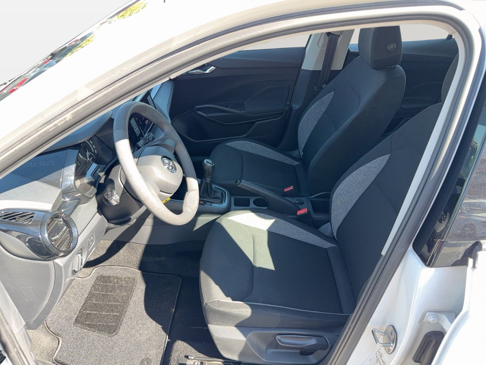 Fahrzeug autohaus mense Fahrzeugabbildung SKODA Fabia Active 1.0l MPI 59kW 5-Gang LED LaneAss PD - mit KI generiert/bearbeitet