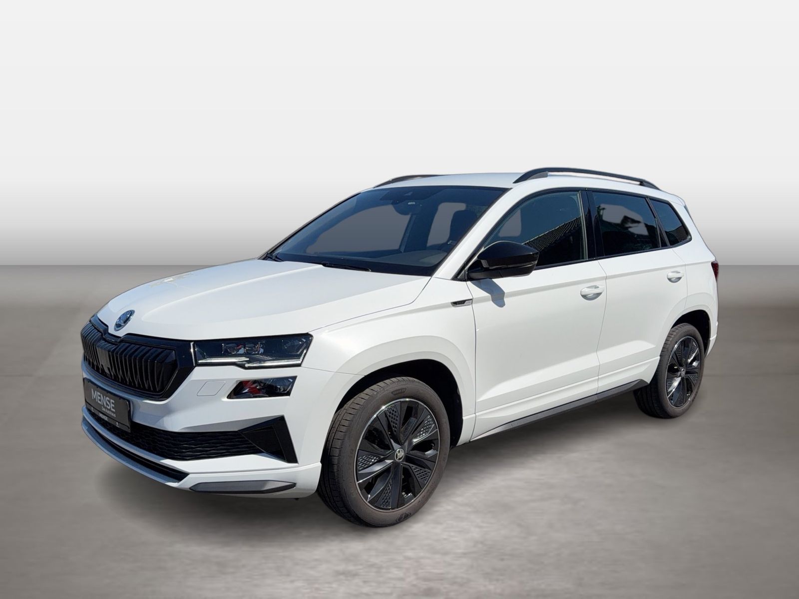 Fahrzeug autohaus mense Fahrzeugabbildung SKODA Karoq Sportline 1.5l TSI 110kW 7-Gang-DSG Matrix - mit KI generiert/bearbeitet
