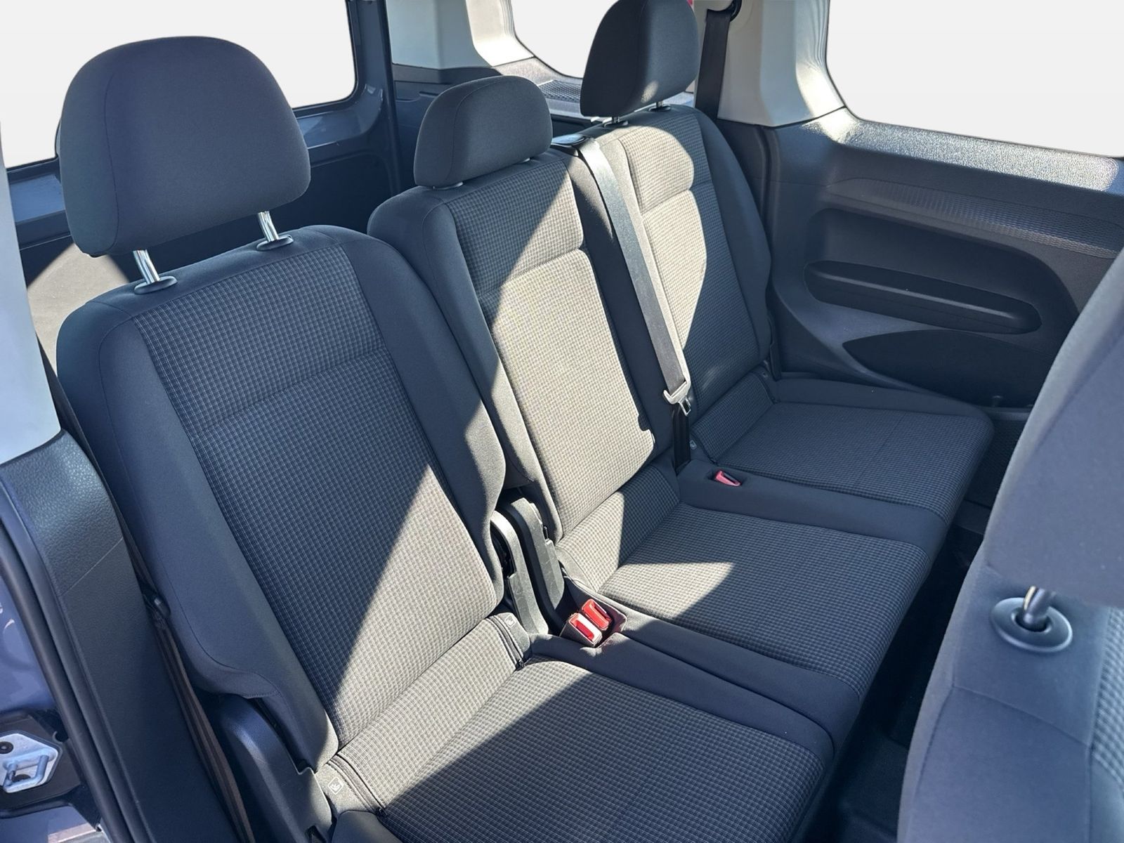 Fahrzeugabbildung Volkswagen Caddy Kombi TDI 75KW LaneAss - mit KI generiert/bearbeitet