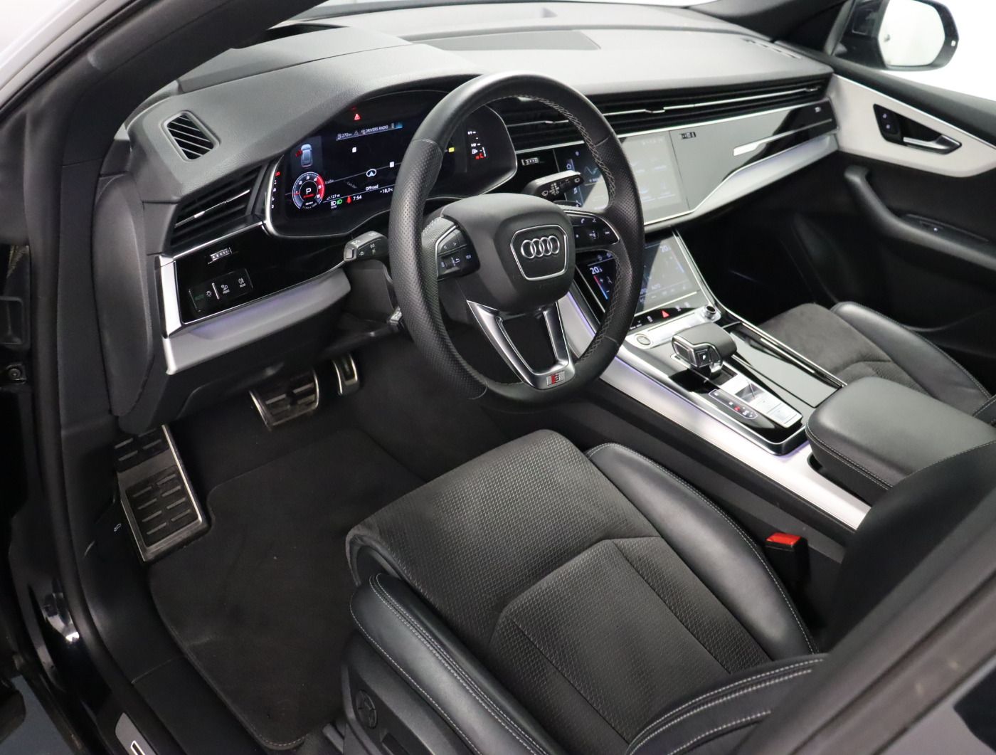 Fahrzeugabbildung Audi Q8 50 TDI quattro tiptronic AHK Luft Matrix ACC