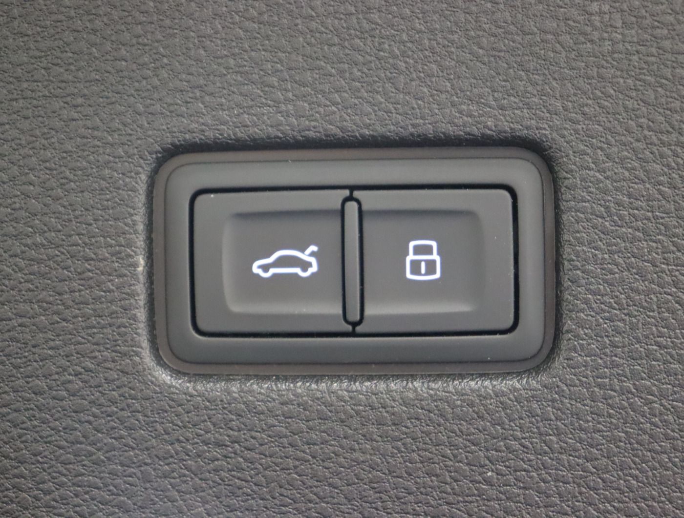 Fahrzeugabbildung Audi Q8 50 TDI quattro tiptronic AHK Luft Matrix ACC