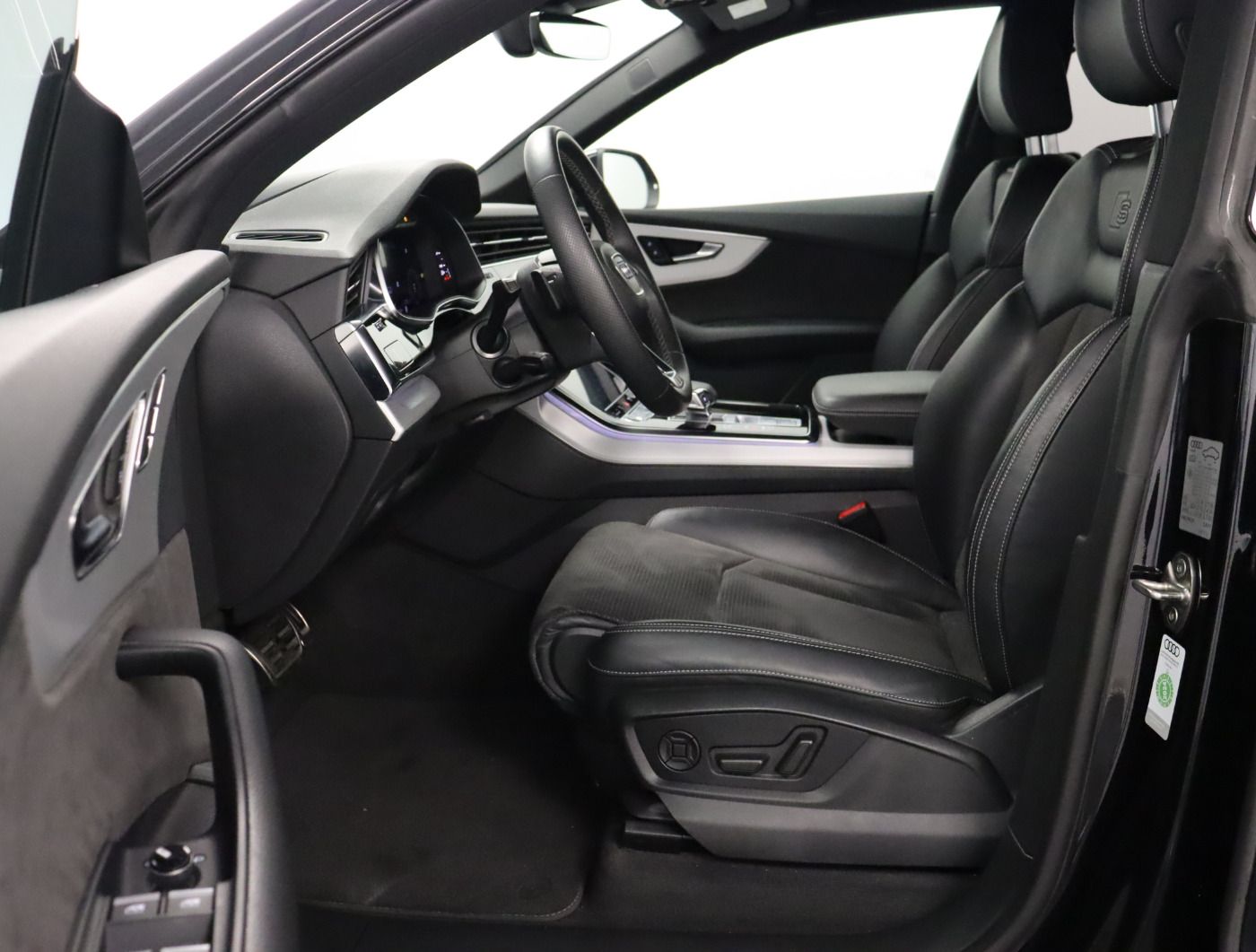 Fahrzeugabbildung Audi Q8 50 TDI quattro tiptronic AHK Luft Matrix ACC