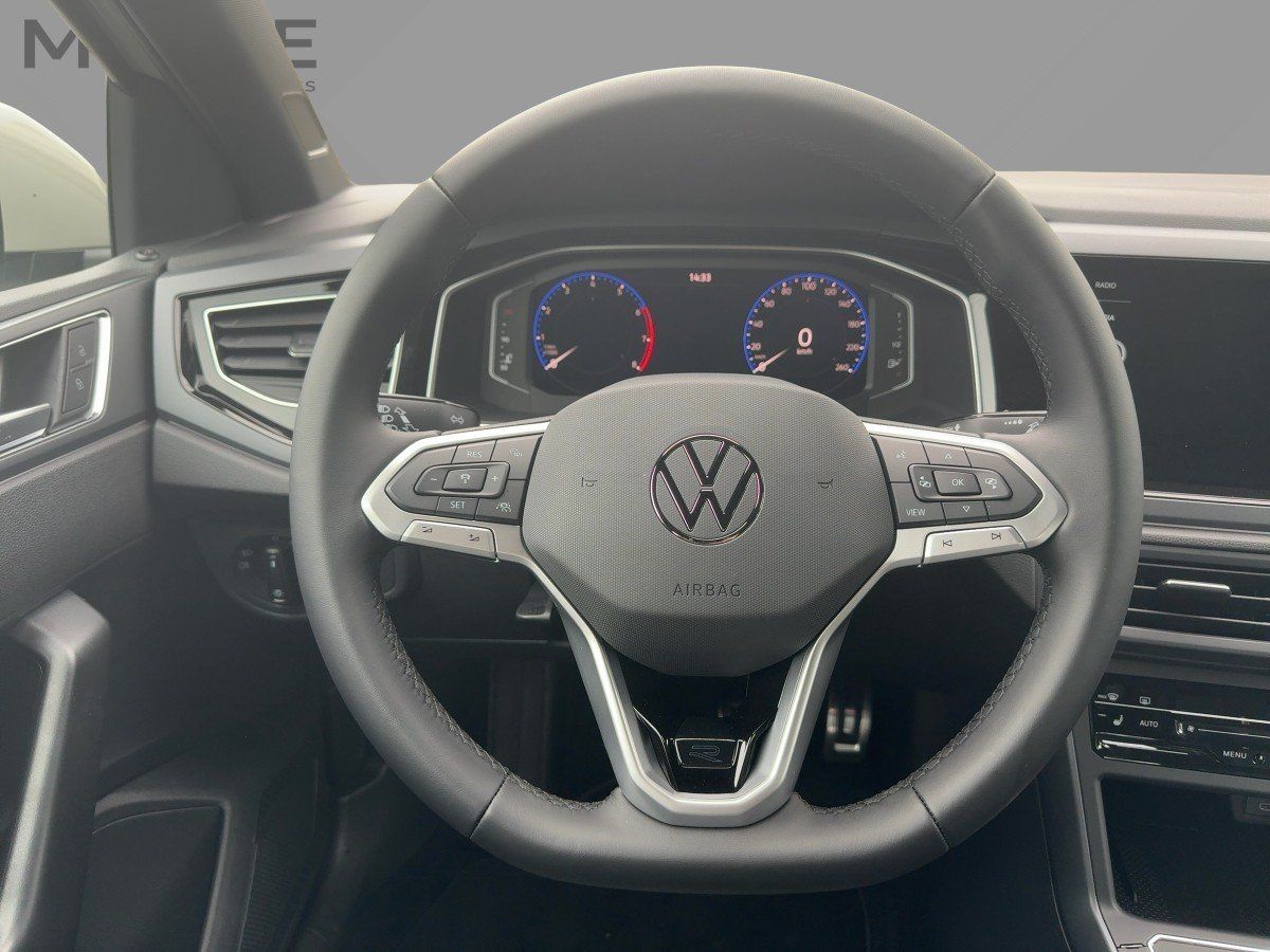 Fahrzeug autohaus mense Fahrzeugabbildung Volkswagen Polo R-Line 1.0 l TSI 5-Gang Kamera GJR, ACC - mit KI generiert/bearbeitet