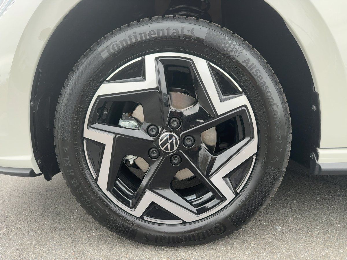 Fahrzeug autohaus mense Fahrzeugabbildung Volkswagen Polo R-Line 1.0 l TSI 5-Gang Kamera GJR, ACC - mit KI generiert/bearbeitet