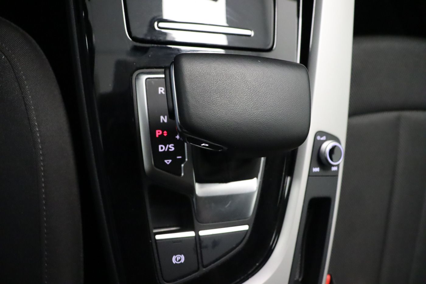 Fahrzeugabbildung Audi A4 Avant 40 TDI quattro S tronic advanced Navi