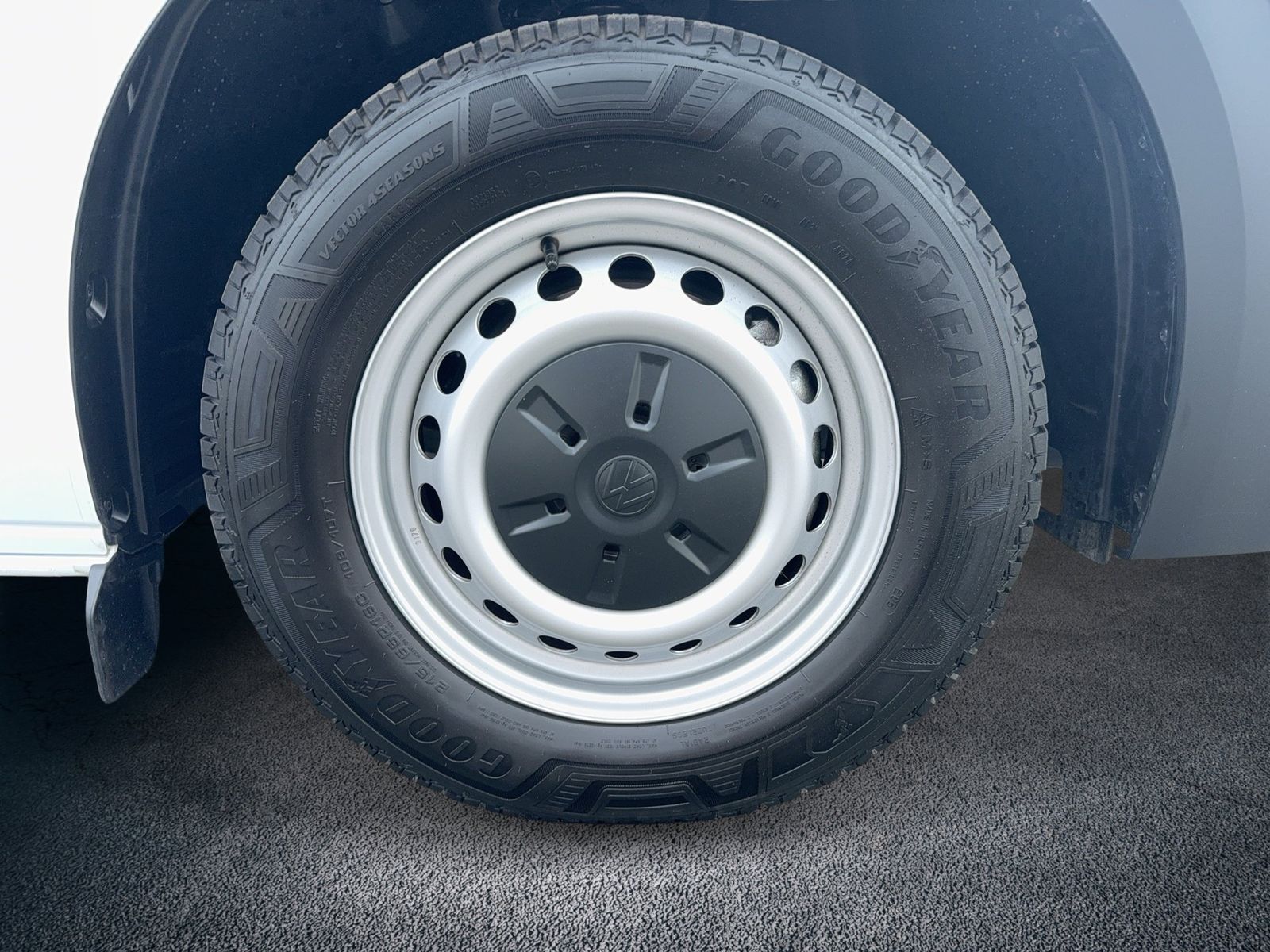 Fahrzeugabbildung Volkswagen NFZ Transporter Kasten Edition Motor: 2.0 l TDI - mit KI generiert/bearbeitet