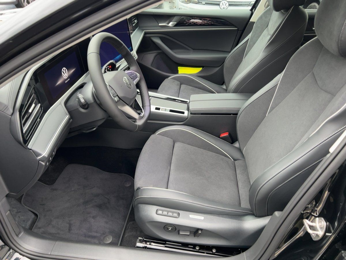 Fahrzeugabbildung Volkswagen Passat Elegance 2.0 l TDI DSG AHK Nav HUD 360 AS - mit KI generiert/bearbeitet