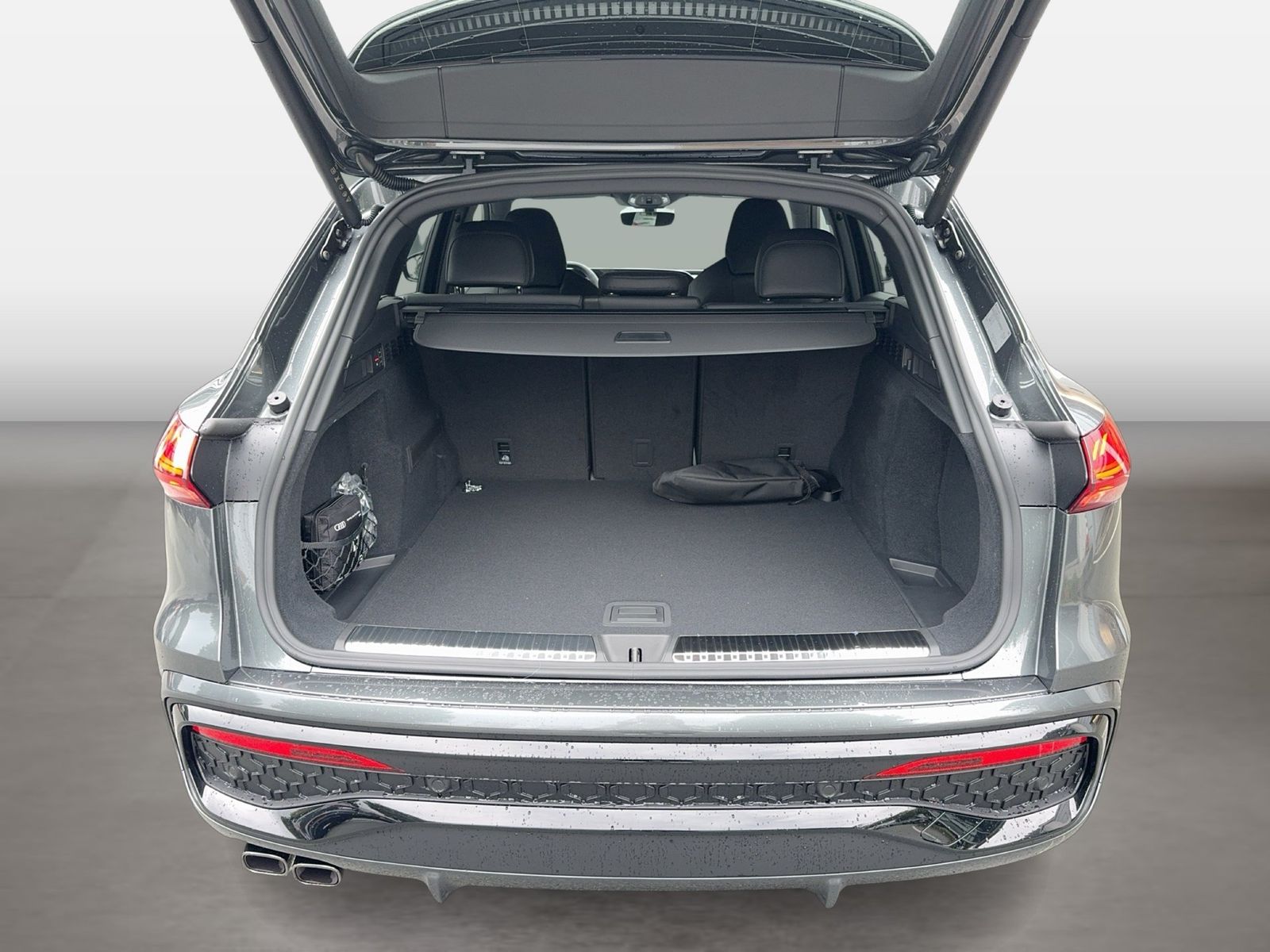 Fahrzeugabbildung Audi Q5 SUV TDI quattro 220 kW S tronic Matrix TechPr - mit KI generiert/bearbeitet