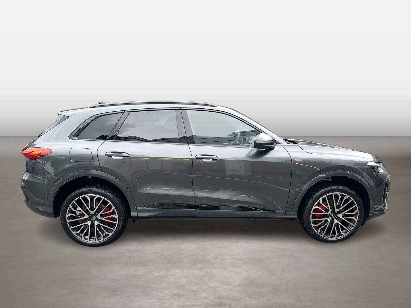 Fahrzeugabbildung Audi Q5 SUV TDI quattro 220 kW S tronic Matrix TechPr - mit KI generiert/bearbeitet