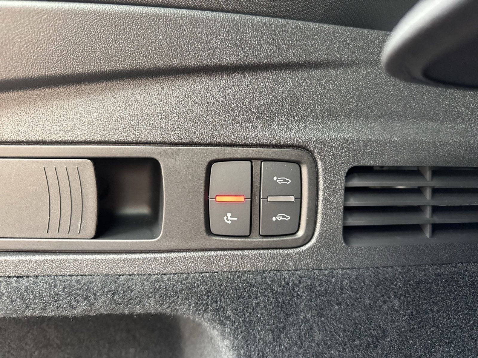Fahrzeugabbildung Audi Q5 SUV TDI quattro 220 kW S tronic Matrix TechPr - mit KI generiert/bearbeitet