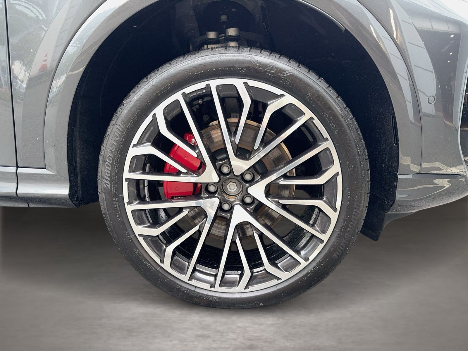 Fahrzeugabbildung Audi Q5 SUV TDI quattro 220 kW S tronic Matrix TechPr - mit KI generiert/bearbeitet