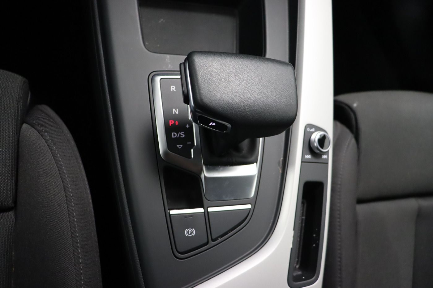Fahrzeugabbildung Audi A4 Avant 30 TDI S tronic 5J.Gar. Navi DynLicht