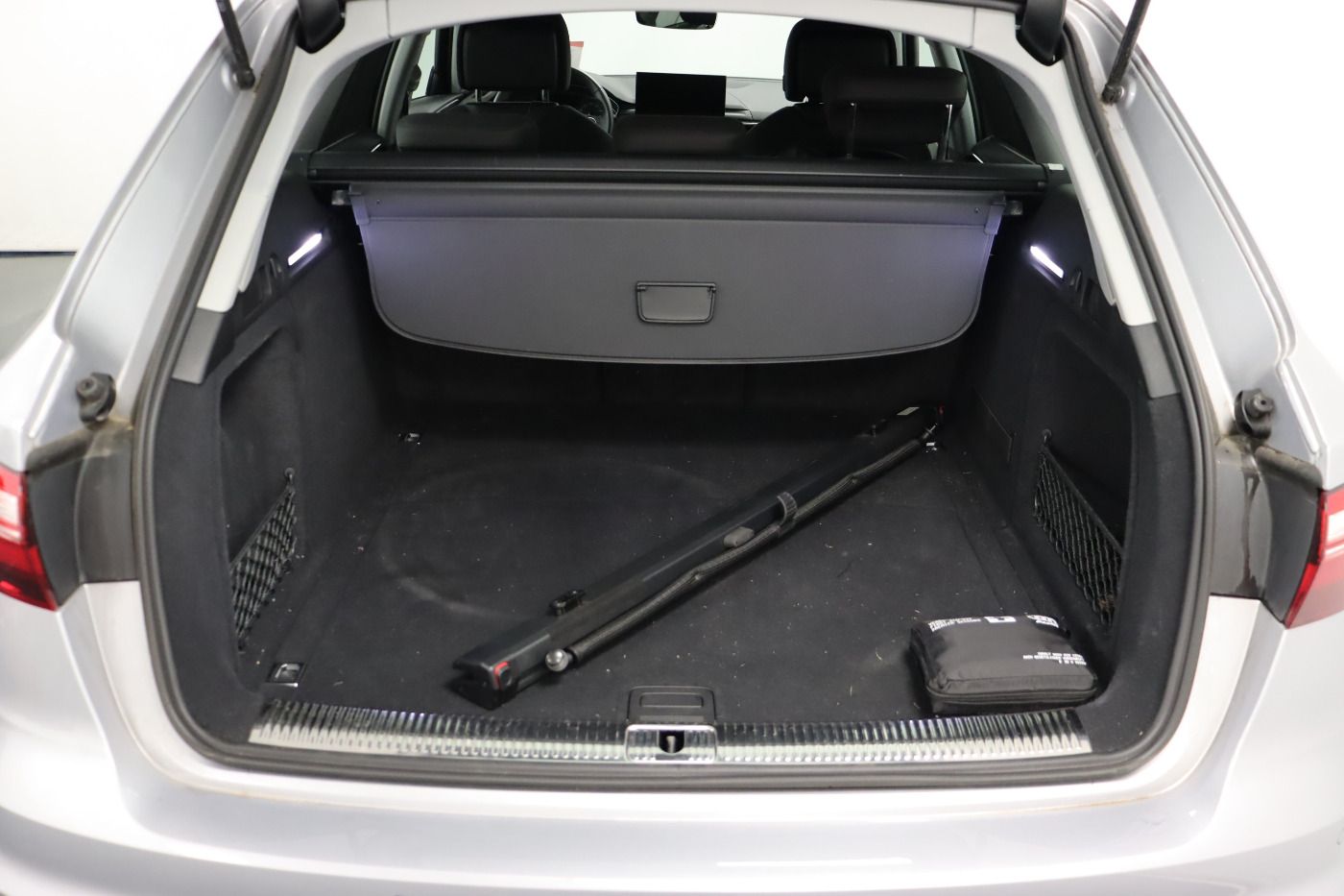 Fahrzeugabbildung Audi A4 Avant 30 TDI S tronic 5J.Gar. Navi DynLicht