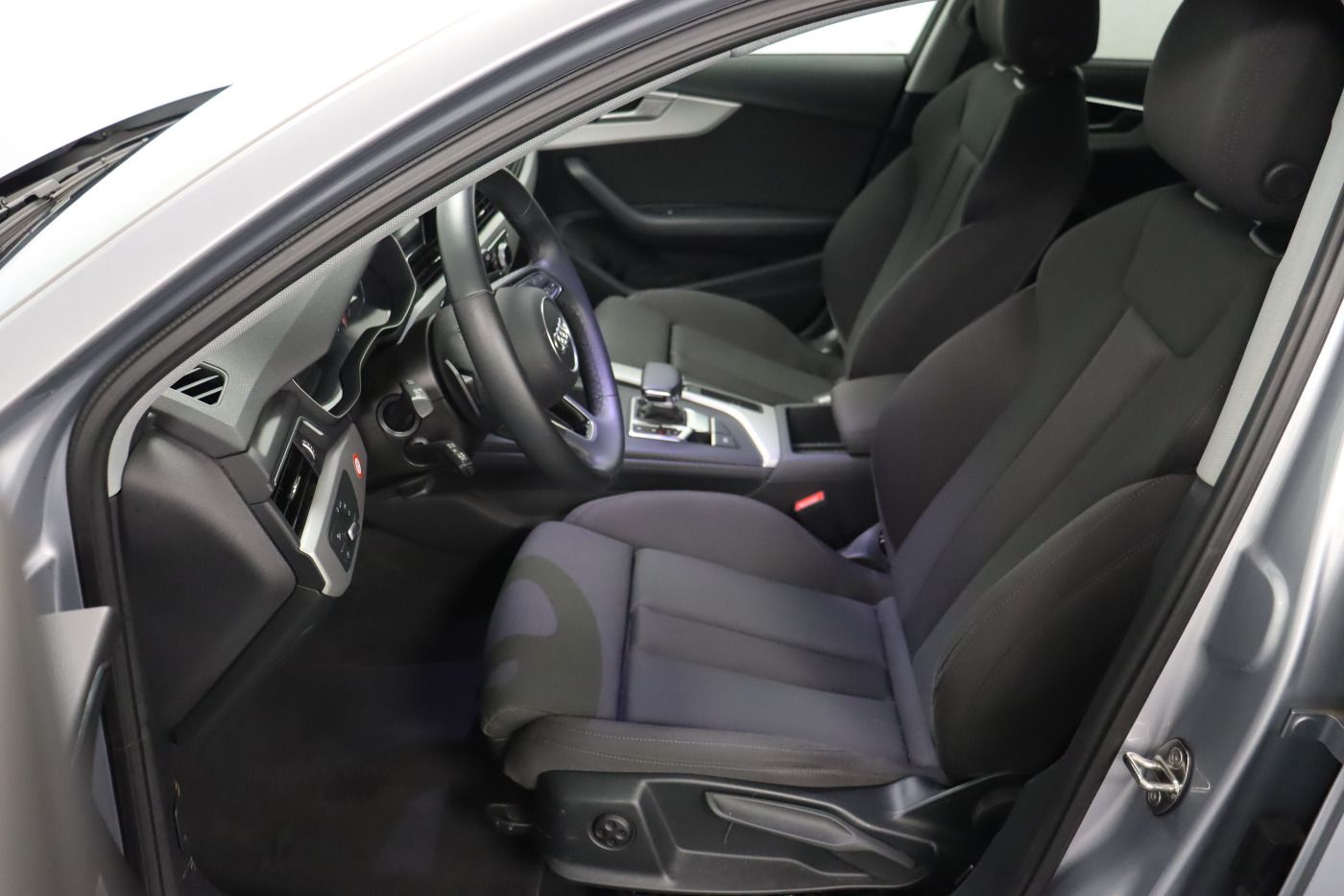 Fahrzeugabbildung Audi A4 Avant 30 TDI S tronic 5J.Gar. Navi DynLicht