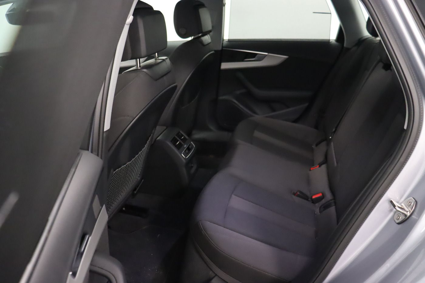 Fahrzeugabbildung Audi A4 Avant 30 TDI S tronic 5J.Gar. Navi DynLicht