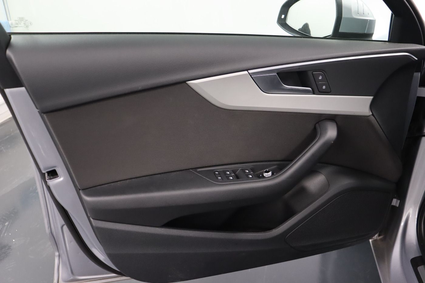 Fahrzeugabbildung Audi A4 Avant 30 TDI S tronic 5J.Gar. Navi DynLicht