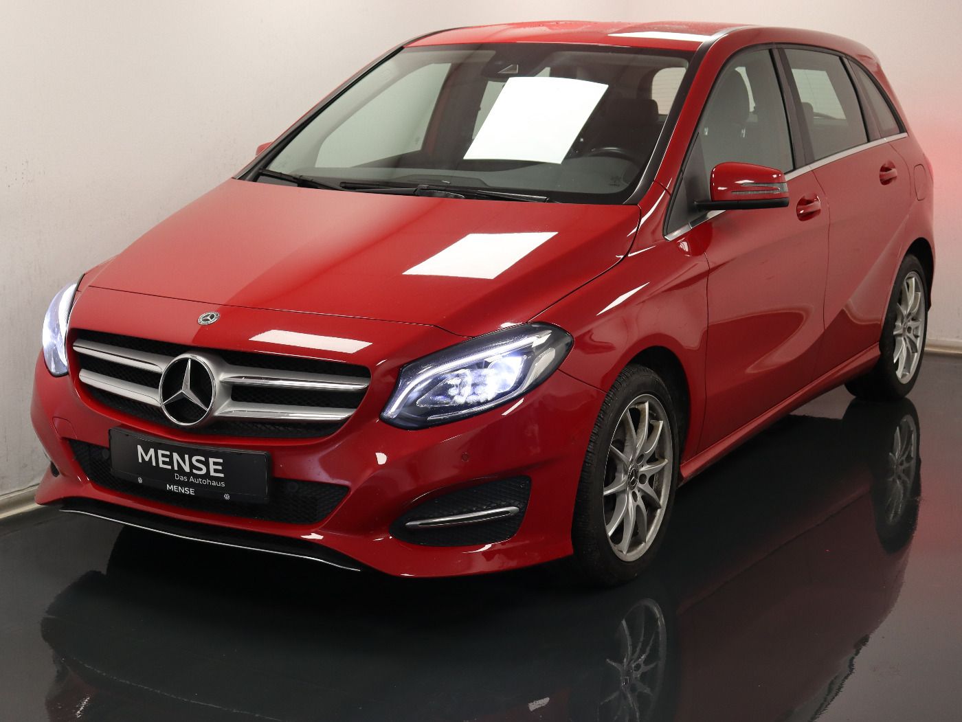Fahrzeug autohaus mense Fahrzeugabbildung Mercedes-Benz B 250 Style Automatik LED|Navi|Facelift|Fernlich - mit KI generiert/bearbeitet