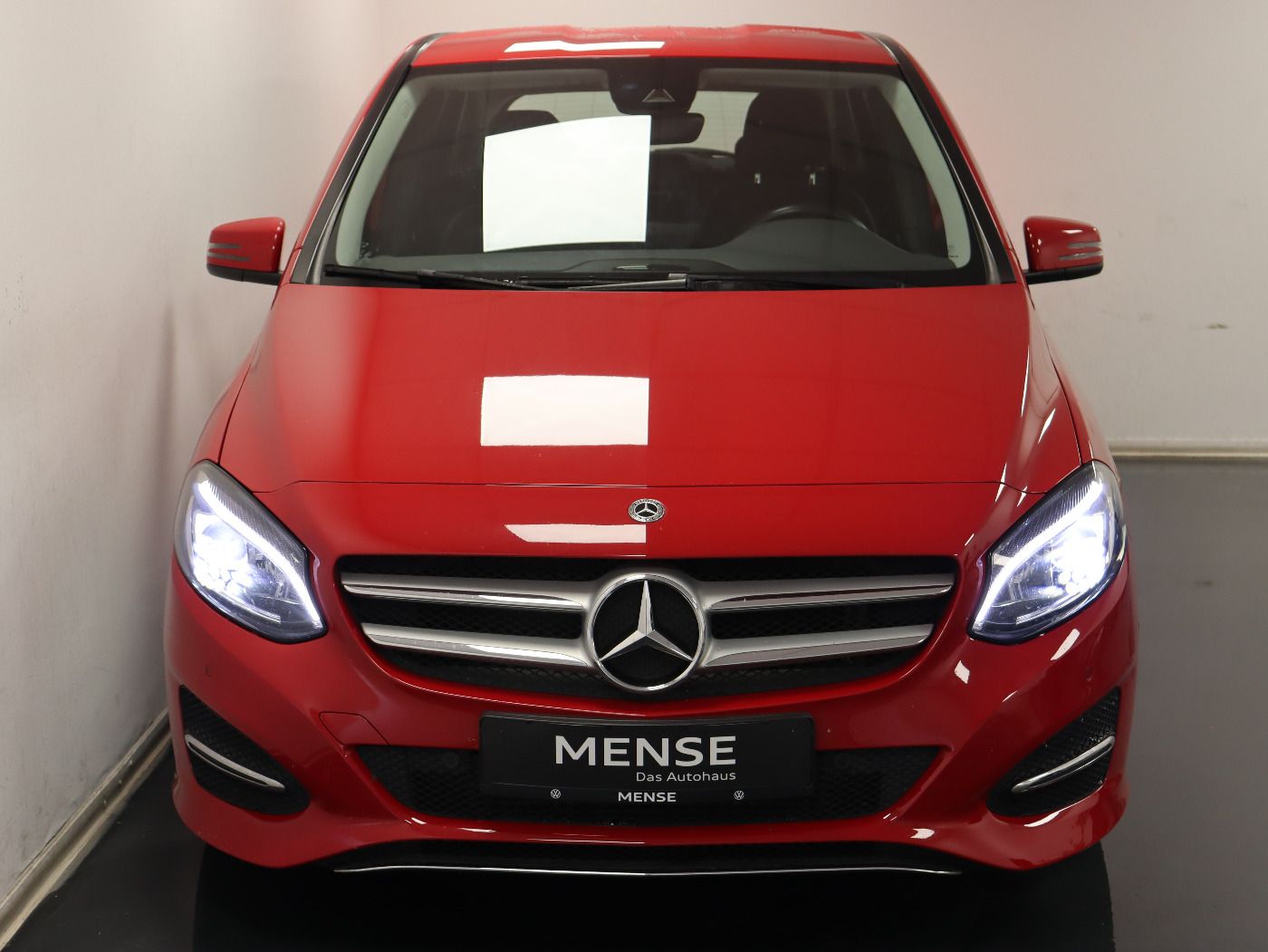 Fahrzeug autohaus mense Fahrzeugabbildung Mercedes-Benz B 250 Style Automatik LED|Navi|Facelift|Fernlich - mit KI generiert/bearbeitet