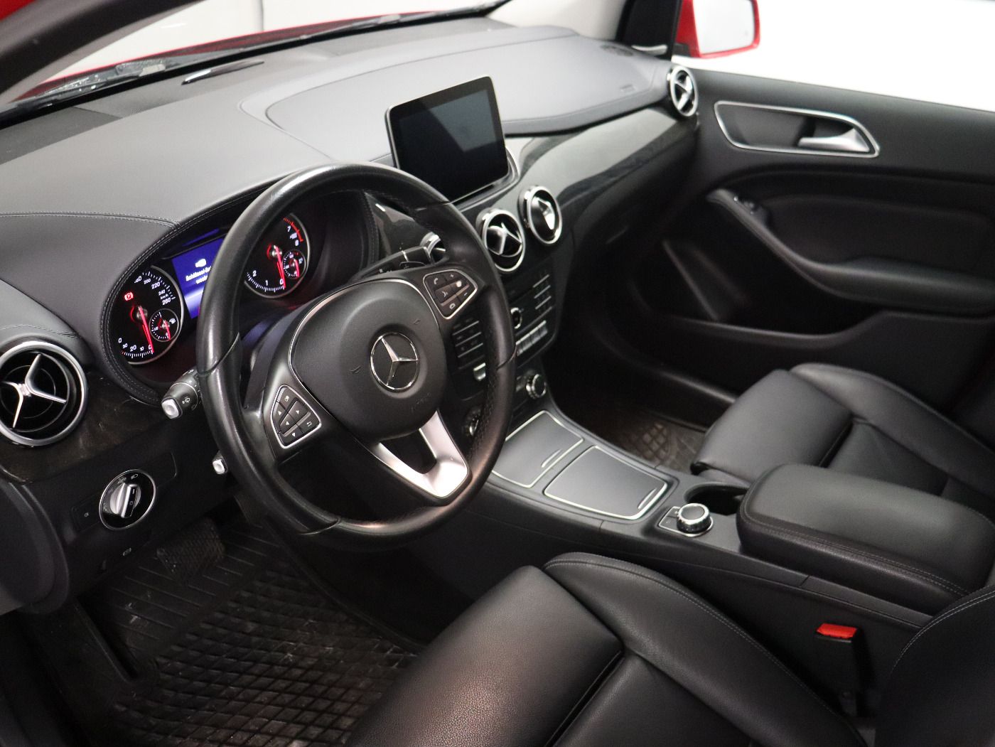 Fahrzeug autohaus mense Fahrzeugabbildung Mercedes-Benz B 250 Style Automatik LED|Navi|Facelift|Fernlich - mit KI generiert/bearbeitet
