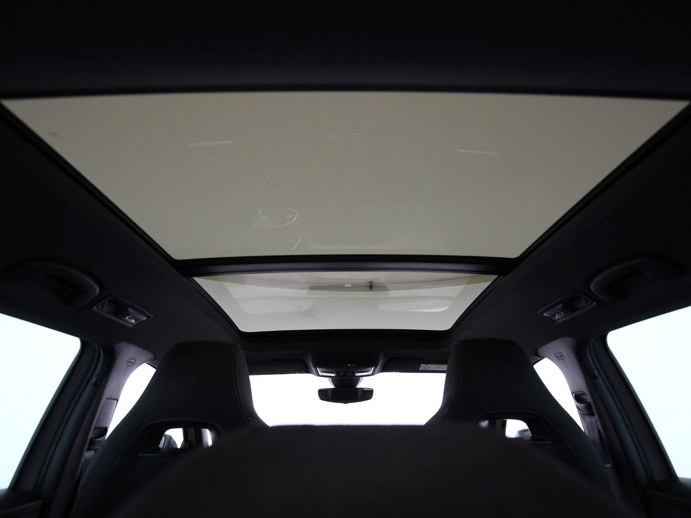 Fahrzeugabbildung SKODA Karoq 2.0 TDI Sportline 4x4 DSG Matrix|AHK|Pano| - mit KI generiert/bearbeitet