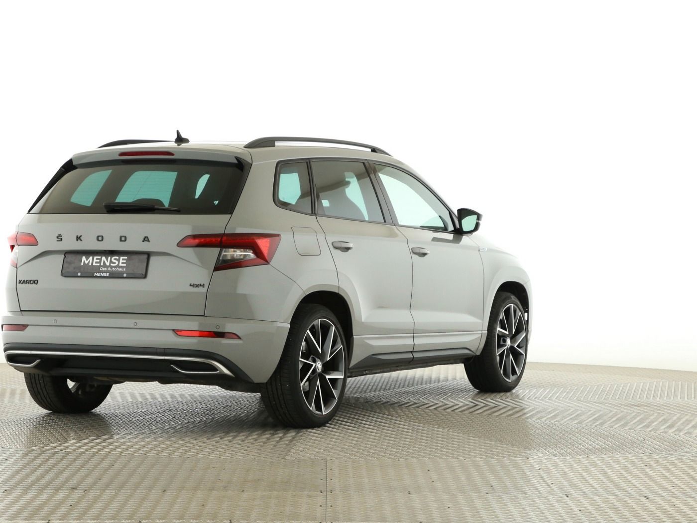 Fahrzeugabbildung SKODA Karoq 2.0 TDI Sportline 4x4 DSG Matrix|AHK|Pano| - mit KI generiert/bearbeitet