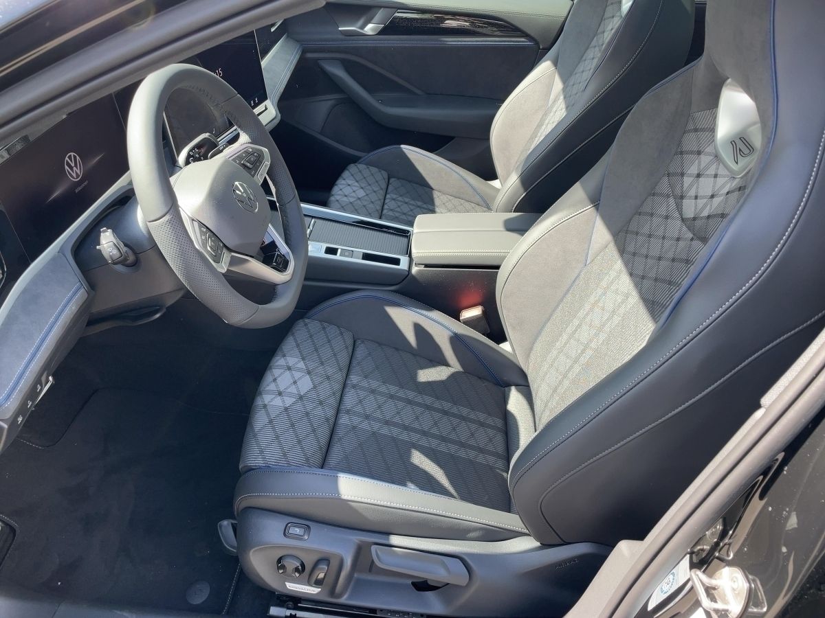 Fahrzeug autohaus mense Fahrzeugabbildung Volkswagen Passat R-Line 2.0 l TDI 4MOTION DSG AHK Nav Pano - mit KI generiert/bearbeitet