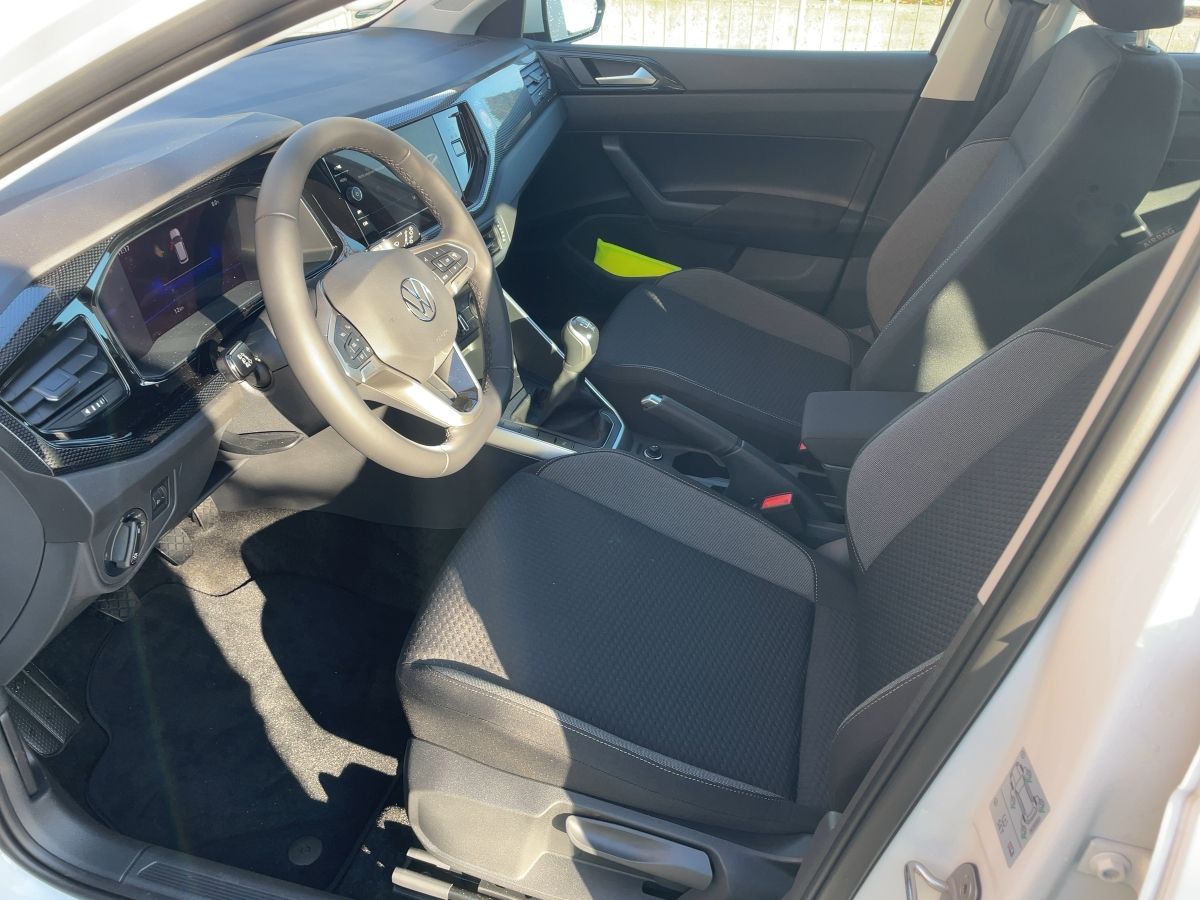Fahrzeugabbildung Volkswagen Polo 1.0 Life SHZG GRA Ganzjahresreifen Klima