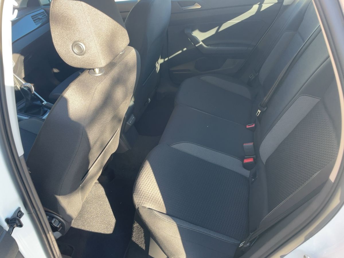 Fahrzeugabbildung Volkswagen Polo 1.0 Life SHZG GRA Ganzjahresreifen Klima