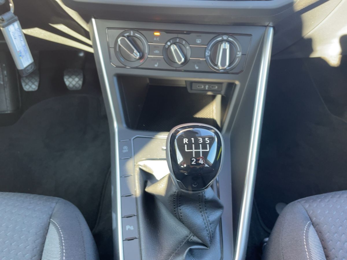 Fahrzeugabbildung Volkswagen Polo 1.0 Life SHZG GRA Ganzjahresreifen Klima