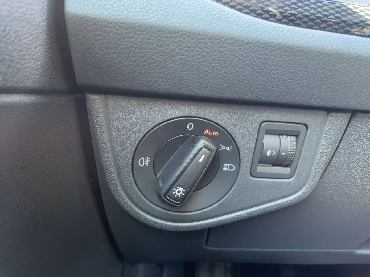 Fahrzeugabbildung Volkswagen Polo 1.0 Life SHZG GRA Ganzjahresreifen Klima