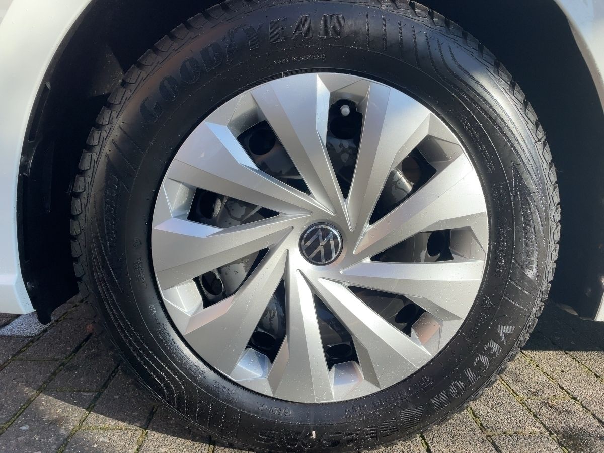 Fahrzeugabbildung Volkswagen Polo 1.0 Life SHZG GRA Ganzjahresreifen Klima