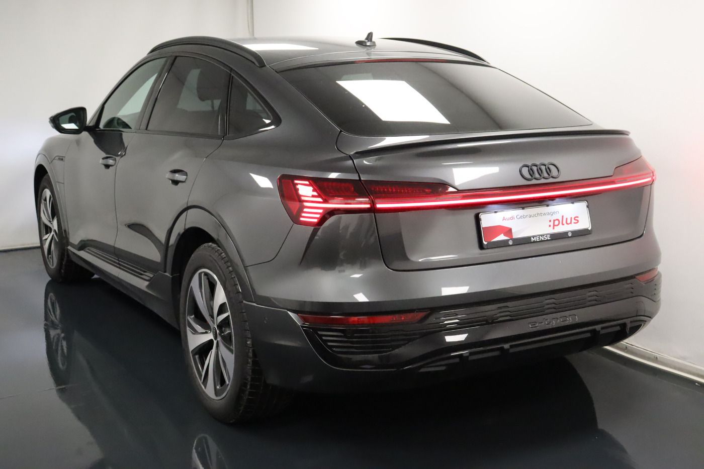 Fahrzeugabbildung Audi Q8 e-tron Sportback 55 quattro S line |AHK|Luft