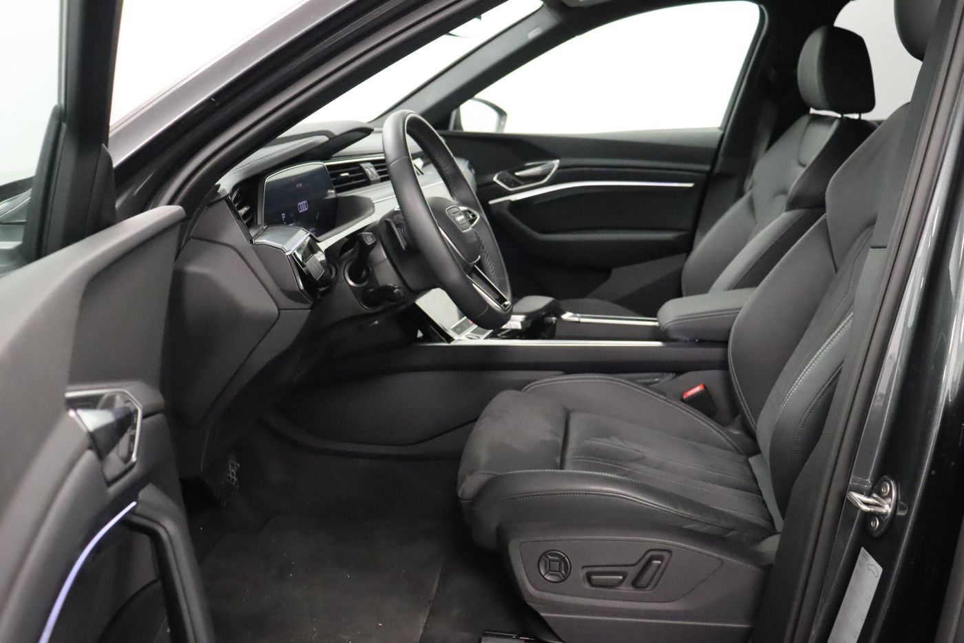 Fahrzeugabbildung Audi Q8 e-tron Sportback 55 quattro S line |AHK|Luft
