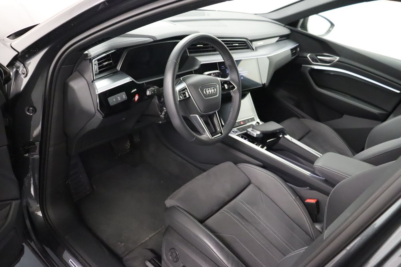 Fahrzeugabbildung Audi Q8 e-tron Sportback 55 quattro S line |AHK|Luft