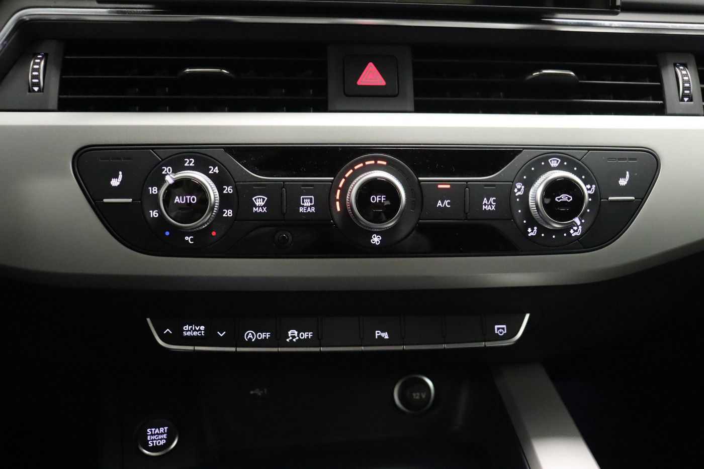 Fahrzeugabbildung Audi A4 Avant 40 TDI S tronic |Matrix|Navi|ACC|SHZG
