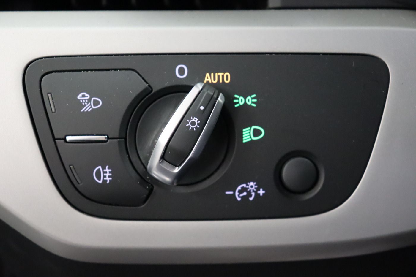 Fahrzeugabbildung Audi A4 Avant 40 TDI S tronic |Matrix|Navi|ACC|SHZG