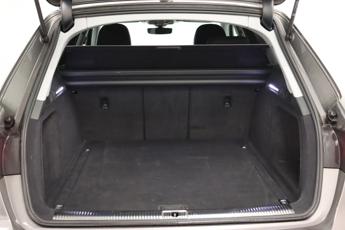 Fahrzeugabbildung Audi A4 Avant 40 TDI S tronic |Matrix|Navi|ACC|SHZG