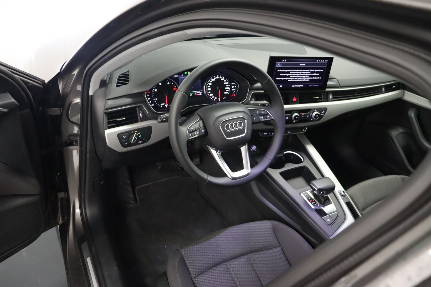 Fahrzeugabbildung Audi A4 Avant 40 TDI S tronic |Matrix|Navi|ACC|SHZG